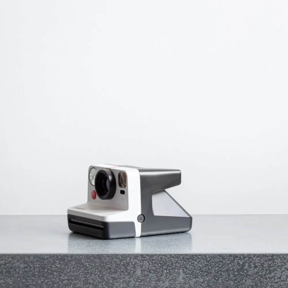 1907 IMPOSSIBLE Appareil photo Polaroid Now - Noir & Blanc