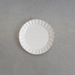 1769 HISTOSHI KATO Assiette cannelée Kohiki Shima - Blanche