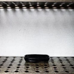 259 SERAX Assiette creuse en grès n°7 - Noir d'Encre