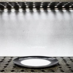 259 SERAX Assiette plate en porcelaine Ann Demeulemeester - Noir et blanc