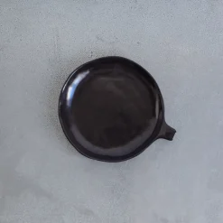 259 SERAX Assiette poêlon La Mère - Ebony