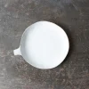 259 SERAX Assiette poêlon La Mère - Ebony Blanc