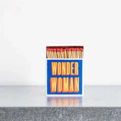 590 FINE MATCH BOX Boîte de 150 grandes allumettes - Wonder Woman