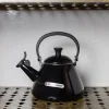 784 LE CREUSET Bouilloire Kone - Noir