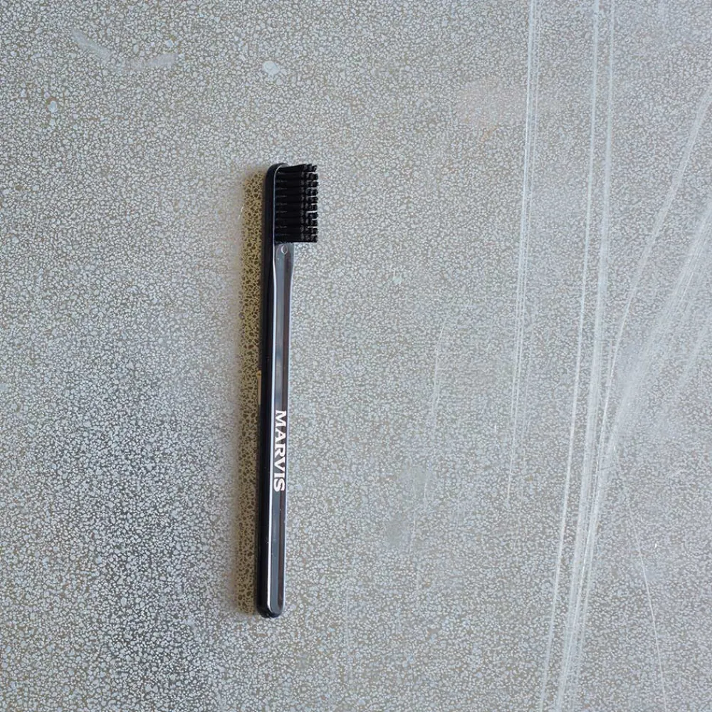 1162 AEGIS PHARMA Brosse à dents - Noir - Marvis