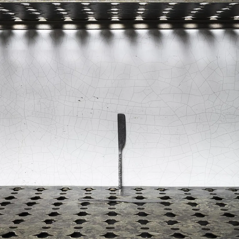 259 SERAX Couteau en métal martelé - Anthracite - La Nouvelle Table