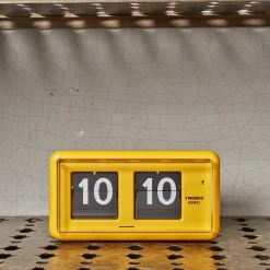1644 TWEMCO Horloge QT 30 - Jaune - Twemco