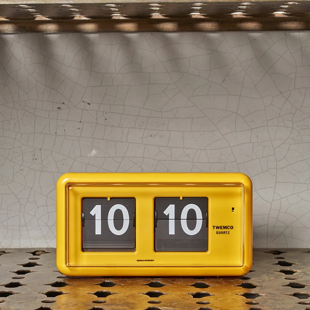 1644 TWEMCO Horloge QT 30 - Jaune - Twemco