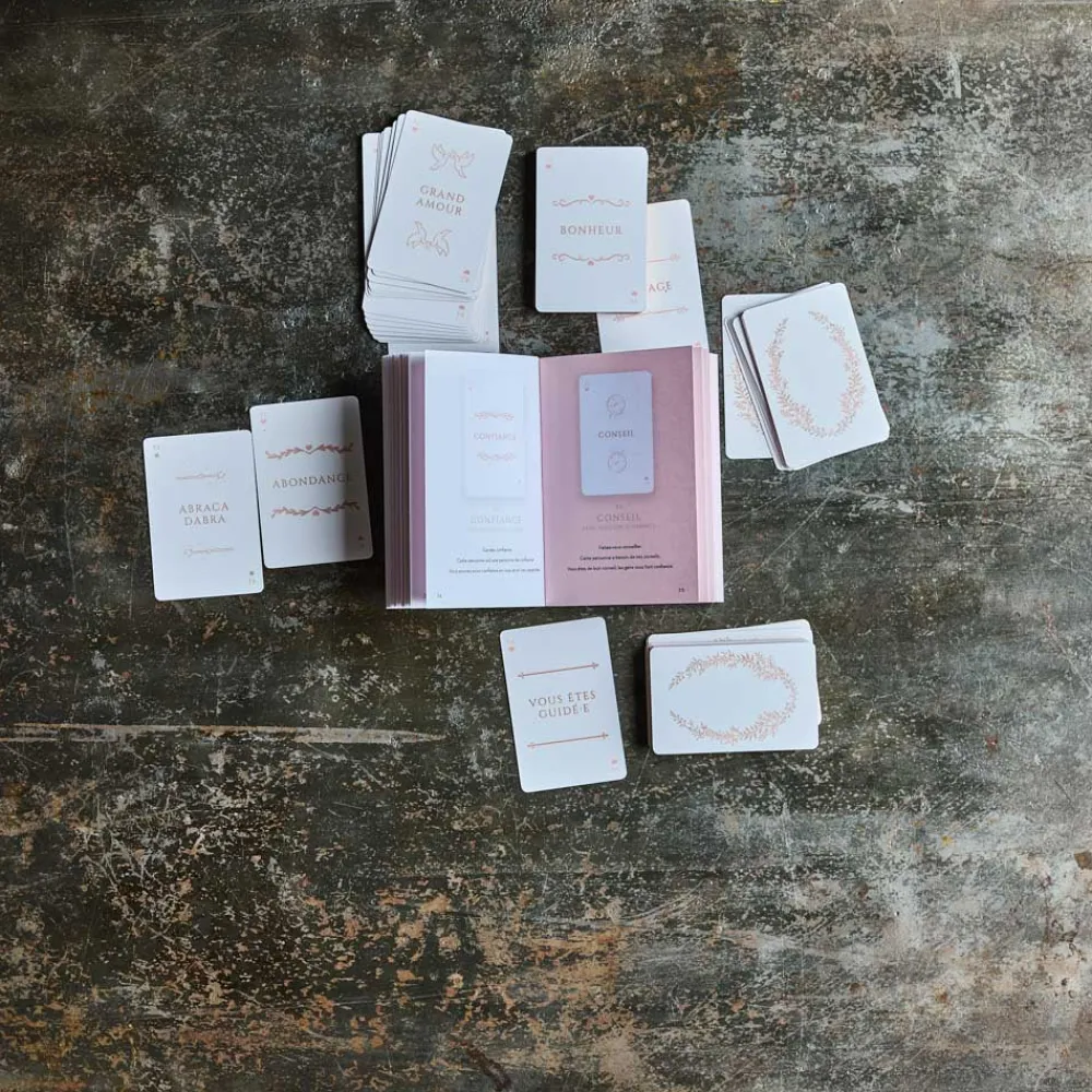 Kids 746 HACHETTE EDITIONS Jeu de cartes - Oracle des réponses divines