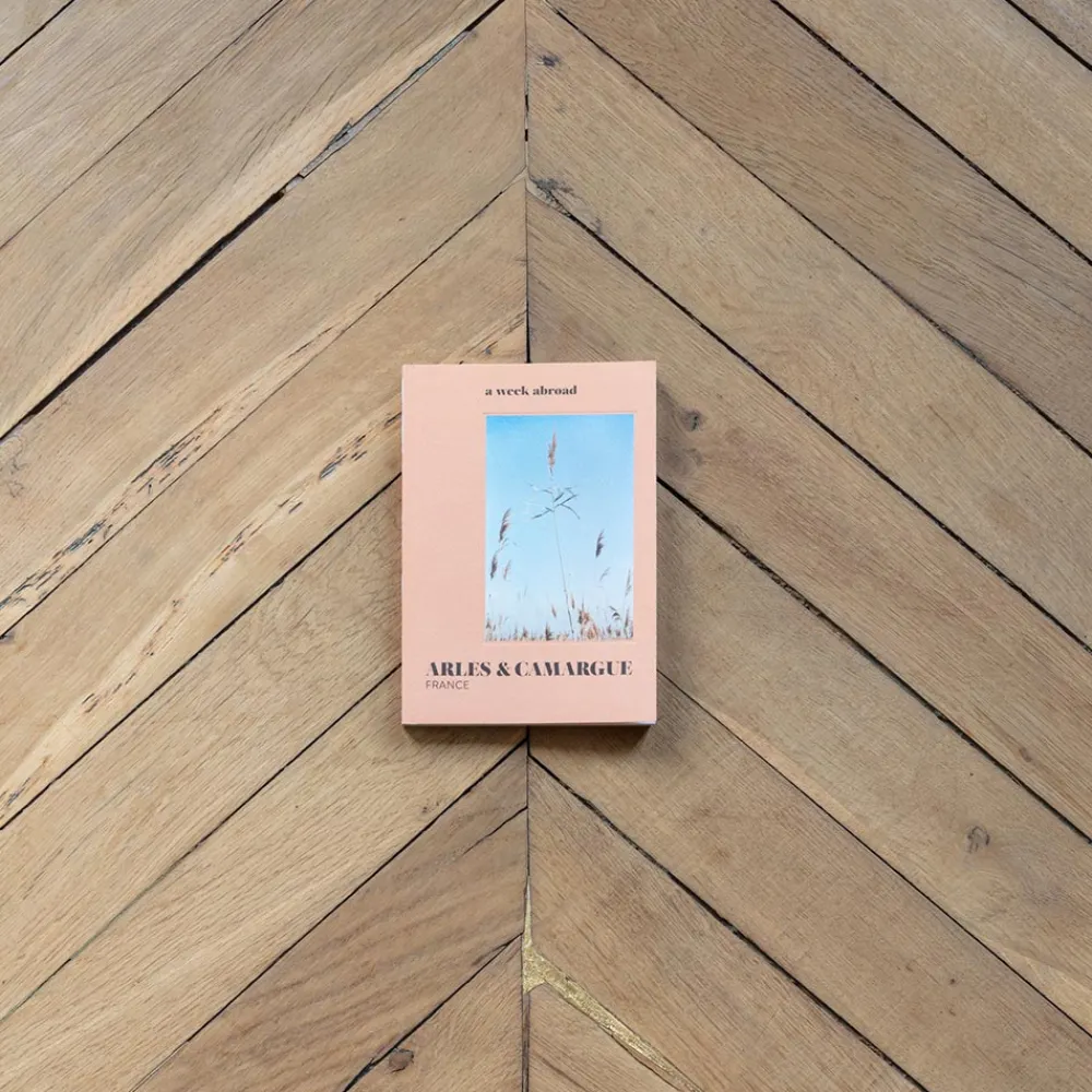 2037 A Week ABROAD Livre - A Week Abroad Arles Camargue