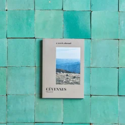 2037 A Week ABROAD Livre - A Week Abroad Cévennes