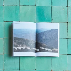 2037 A Week ABROAD Livre - A Week Abroad Cévennes