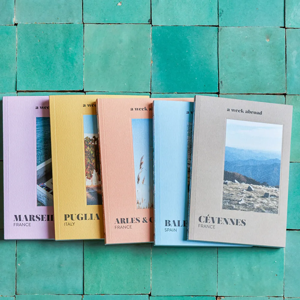 2037 A Week ABROAD Livre - A Week Abroad Cévennes
