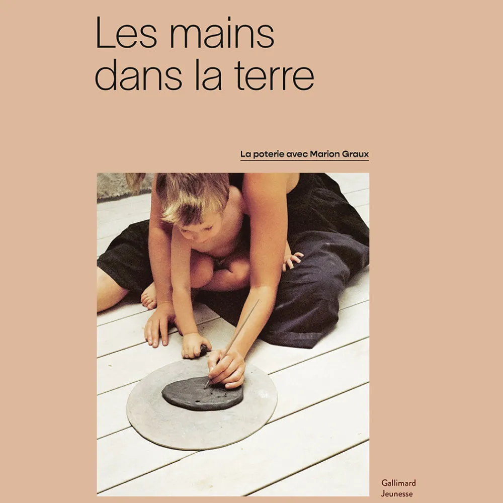 730 PHAIDON Livre - Les mains dans la Terre