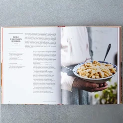 745 INTERFORUM Livre - Pasta Grannies - Faire ses pâtes à la main comme les mamies italiennes