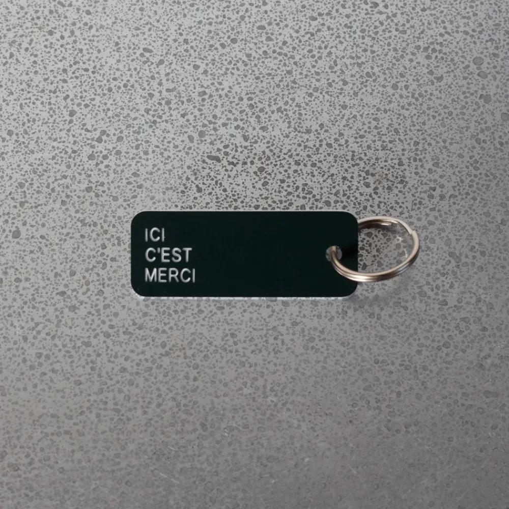 Women Various Keytags Merci x - Porte-clé "Ici C'est Merci" - Vert