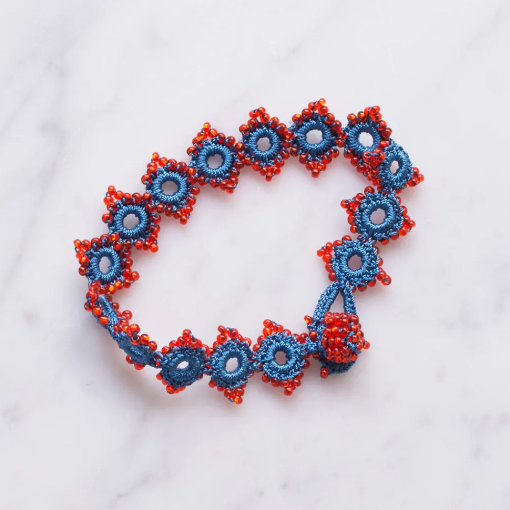 Women OTTOMANIA - Bracelet crochet Daisy - Bleu & Rouge
