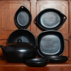 1950 INDIGENA Plat carré en argile - Noir