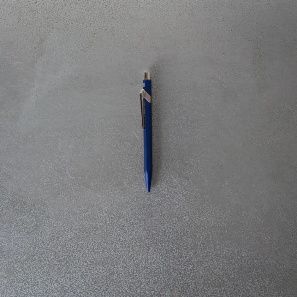 252 CARAN D ACHE Stylo bille 849 COLORMAT-X - Bleu - Caran d'Ache