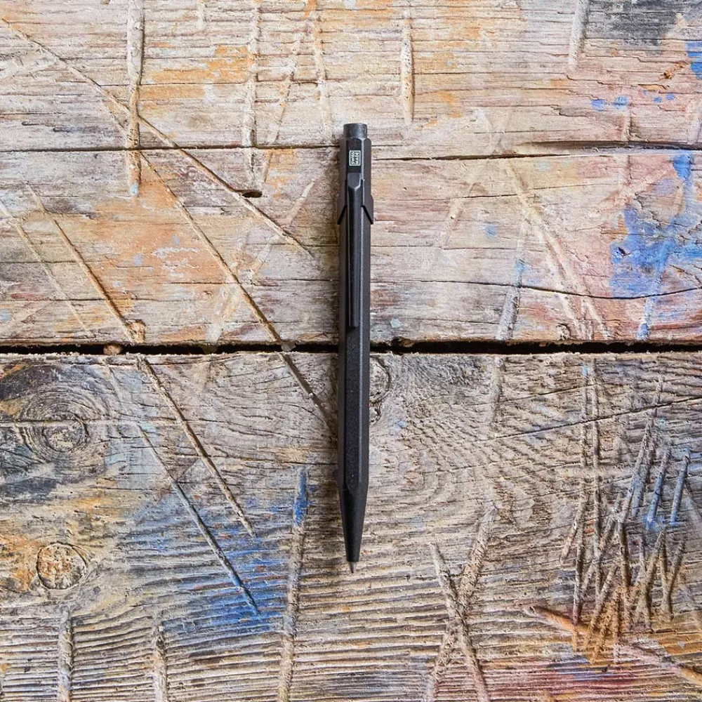 252 CARAN D ACHE Stylo bille avec étui - Noir - Caran d'Ache