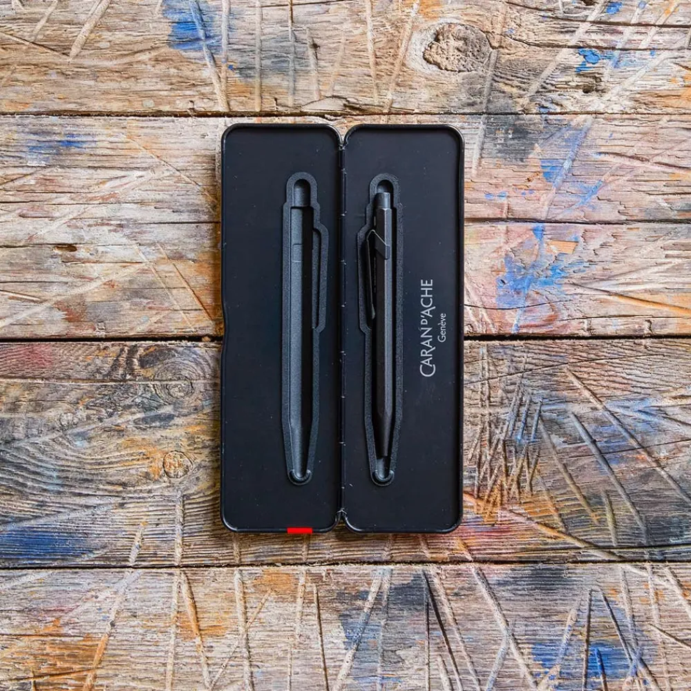 252 CARAN D ACHE Stylo bille avec étui - Noir - Caran d'Ache
