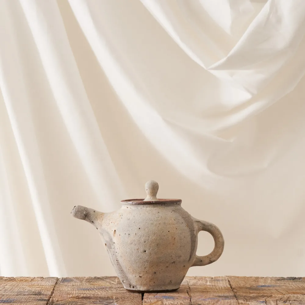 2179 BENOIT AUDUREAU Théière en terre locale - Blanc gris