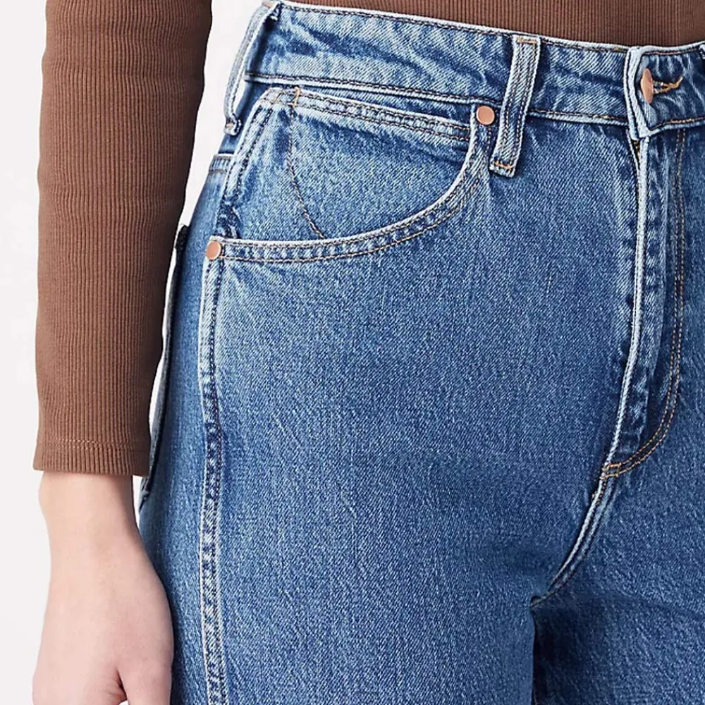 Women Wrangler - Jean Mom - Winter Hue