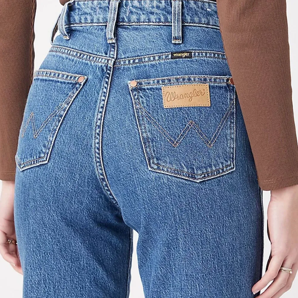 Women Wrangler - Jean Mom - Winter Hue